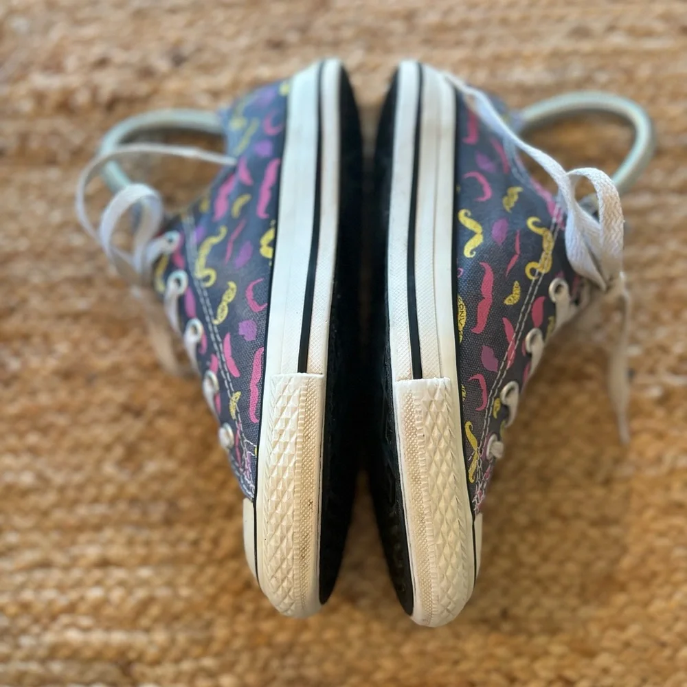 Converse‎ Unisex Chuck Taylor mustache Youth size 1.5 rare